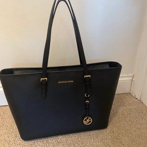 Michael Kors Jet Set Medium Saffiano Leather Zip Bag